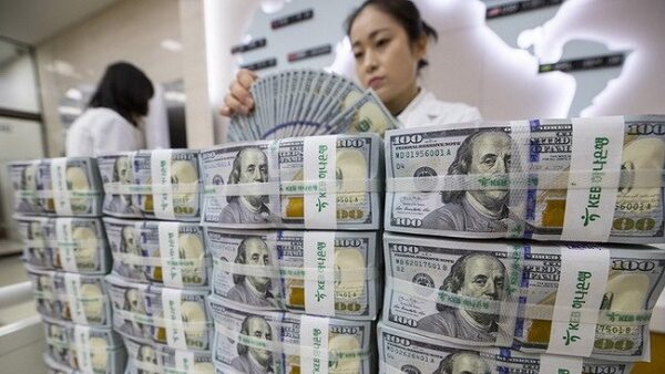 Giá USD hôm nay 03.11.2020: Giảm nhẹ khi cổ phiếu bốc đầu