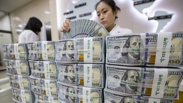 Giá USD hôm nay 03.11.2020: Giảm nhẹ khi cổ phiếu bốc đầu