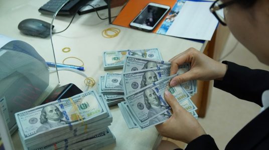 Giá USD hôm nay 23.11.2020: Dao động giữa triển vọng vắc xin Covid-19