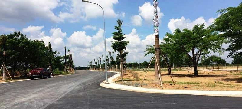 Giá tăng chóng mặt, phòng công chứng vẫn tấp nập người mua bán đất Nhơn Trạch