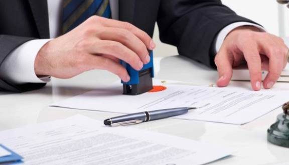 Mua bán đất bằng hợp đồng ủy quyền: Nên hay không?