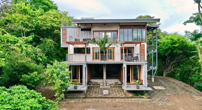 Biệt thự hơn 400 m2 được ghép từ 5 chiếc container