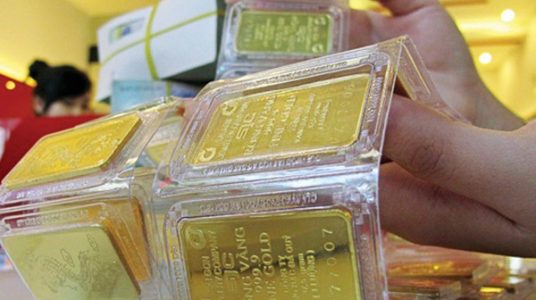 Giá vàng hôm nay 27.11.2021: Giảm 200.000 đồng,SJC \'bay\' ngưỡng 61 triệu đồng/lượng