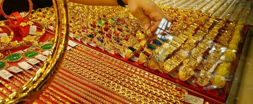 Giá vàng hôm nay 17.12.2021: SJC giữ đà tăng hướng đến 62 triệu đồng/lượng