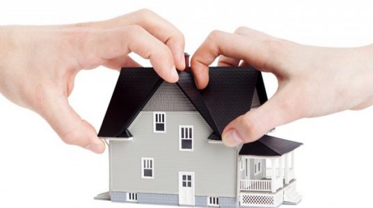Mua nhà đất khi ly thân: Sổ đỏ ghi thế nào? Ly hôn có phải chia?