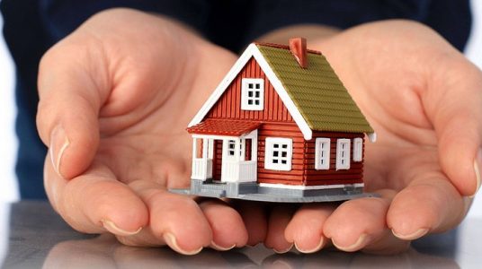Vàng và bất động sản, đâu là khoản đầu tư dài hạn tốt hơn?