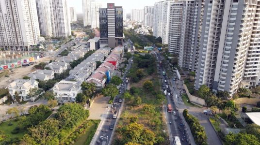 Cuộc chiến giá căn hộ tại Tp.HCM: Kẻ tám lạng, người nửa cân!