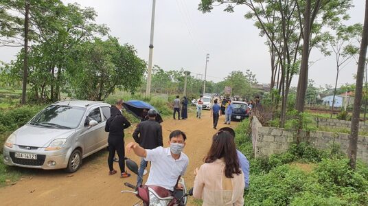 Đất nền ế ẩm, chủ đất ra sức “chiều” khách