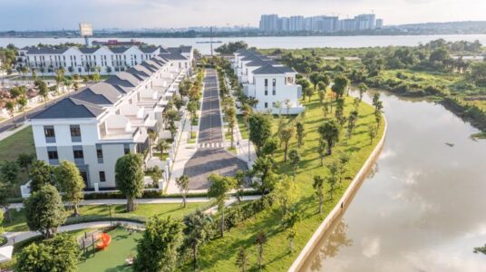 Loạt doanh nghiệp lớn tại Sài Gòn vẫn bung hàng vào cuối năm, bất chấp thị trường khó khăn?