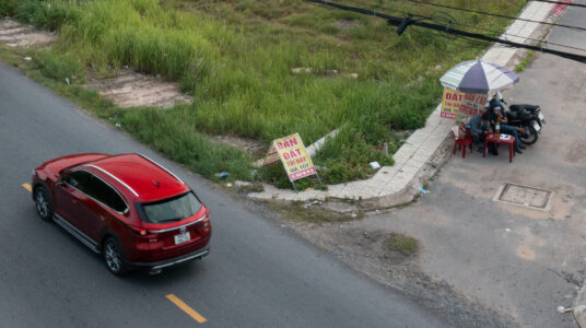 Giá bất động sản giảm sâu, nhà đầu tư vẫn lãi gấp 3 lần sau khi bán đất