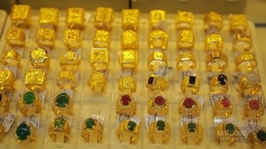 Giá vàng trong nước tăng nhỏ giọt khi giá thế giới giảm mạnh