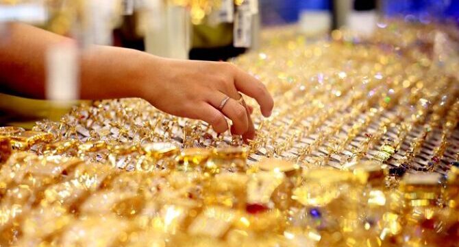 Giá vàng trong nước đảo chiều giảm theo đà lao dốc của vàng thế giới